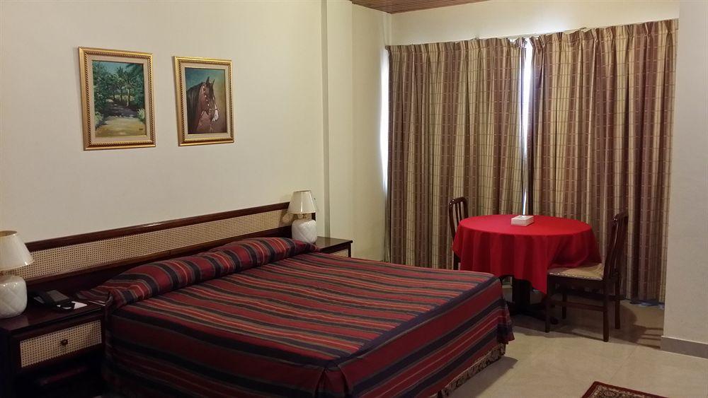 Atlas Hotel Манама Экстерьер фото