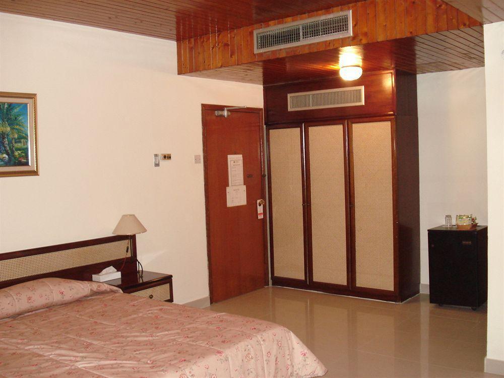 Atlas Hotel Манама Экстерьер фото