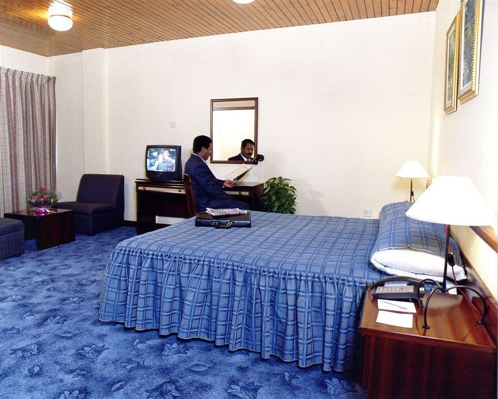 Atlas Hotel Манама Экстерьер фото