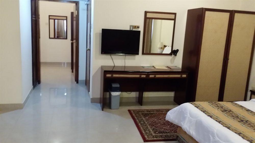 Atlas Hotel Манама Экстерьер фото