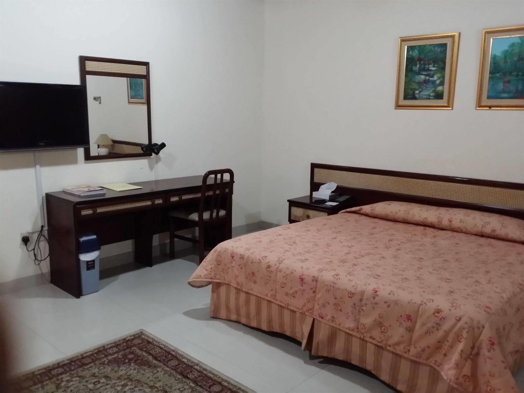 Atlas Hotel Манама Экстерьер фото