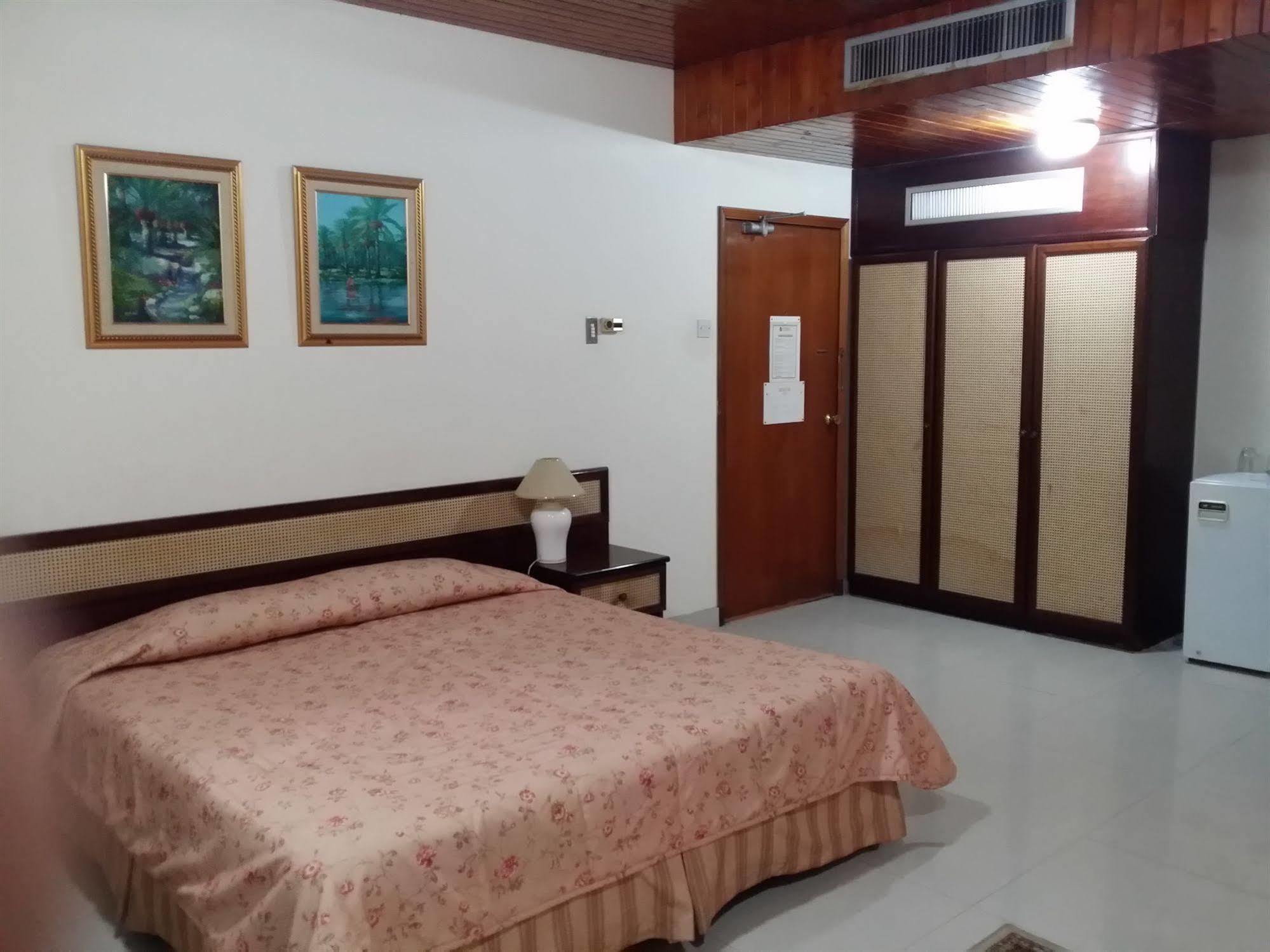 Atlas Hotel Манама Экстерьер фото