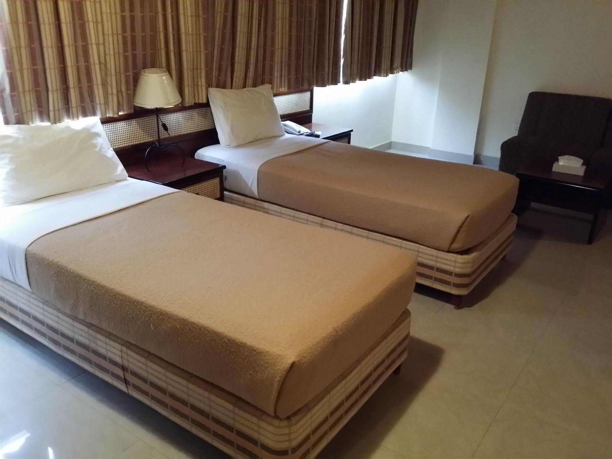 Atlas Hotel Манама Экстерьер фото