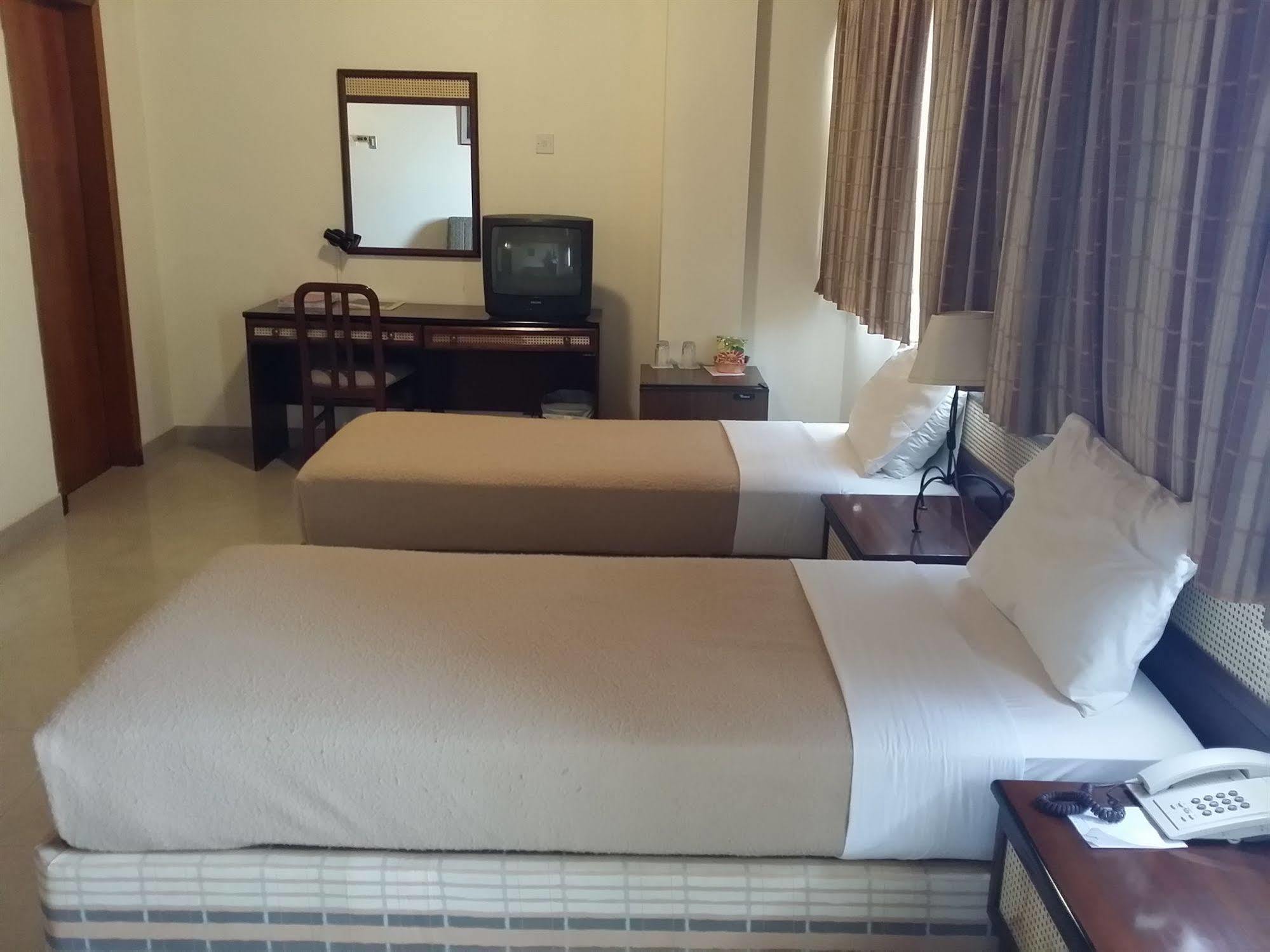 Atlas Hotel Манама Экстерьер фото