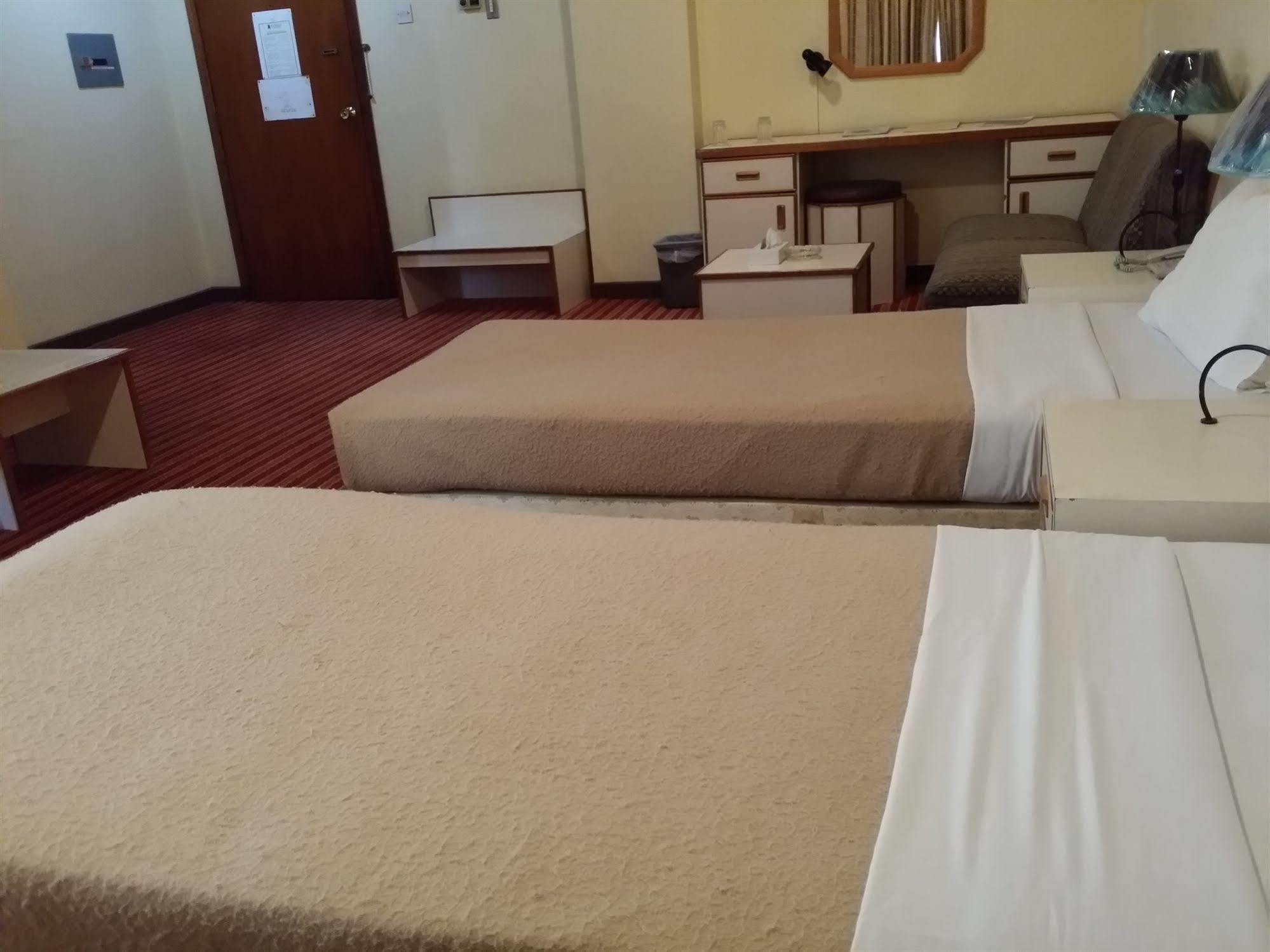 Atlas Hotel Манама Экстерьер фото