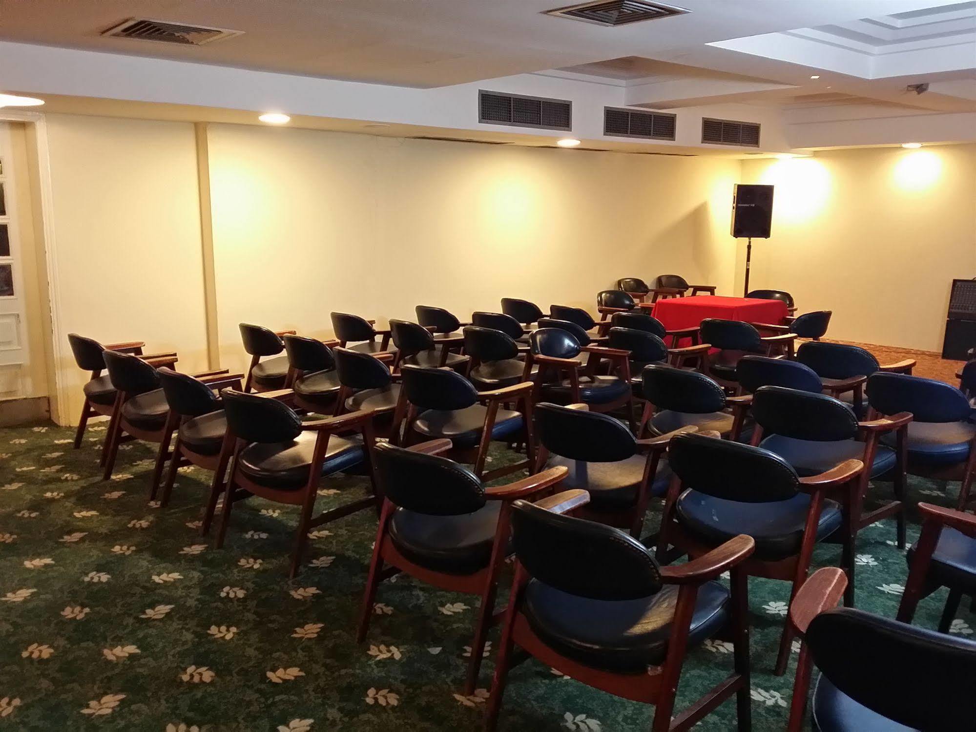 Atlas Hotel Манама Экстерьер фото