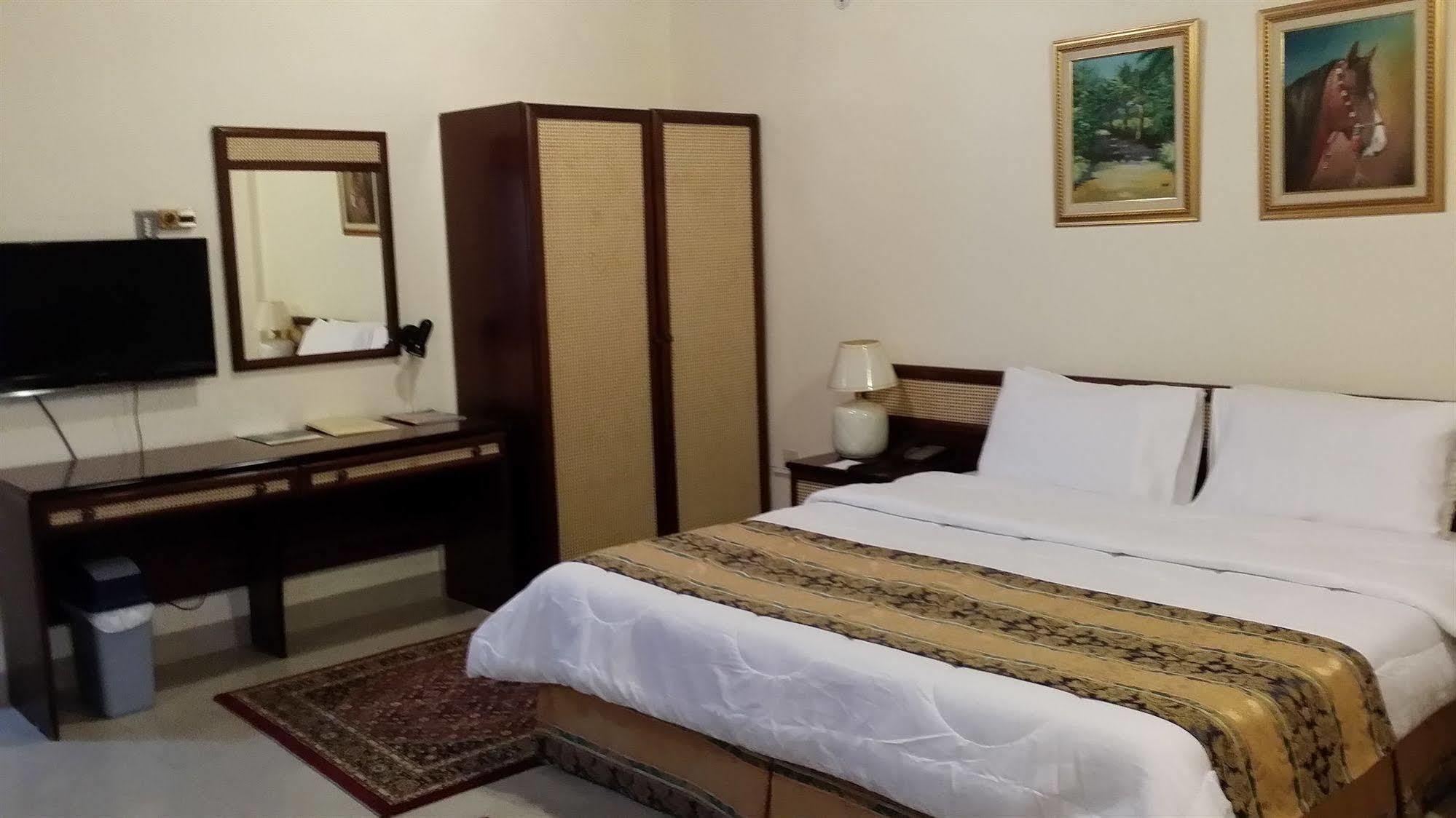 Atlas Hotel Манама Экстерьер фото