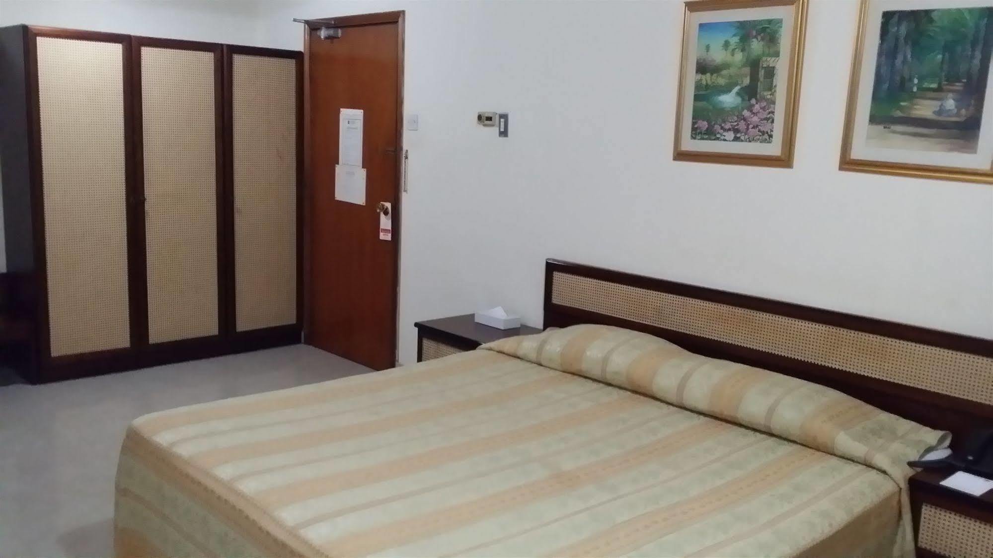 Atlas Hotel Манама Экстерьер фото