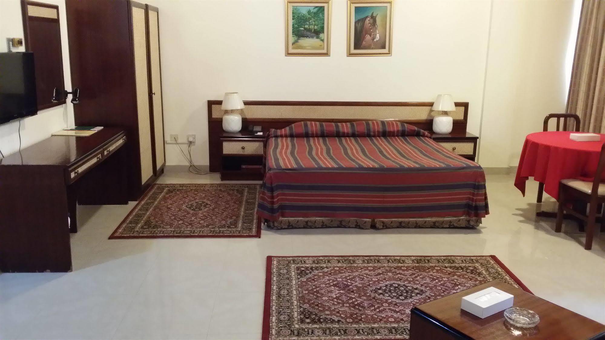 Atlas Hotel Манама Экстерьер фото