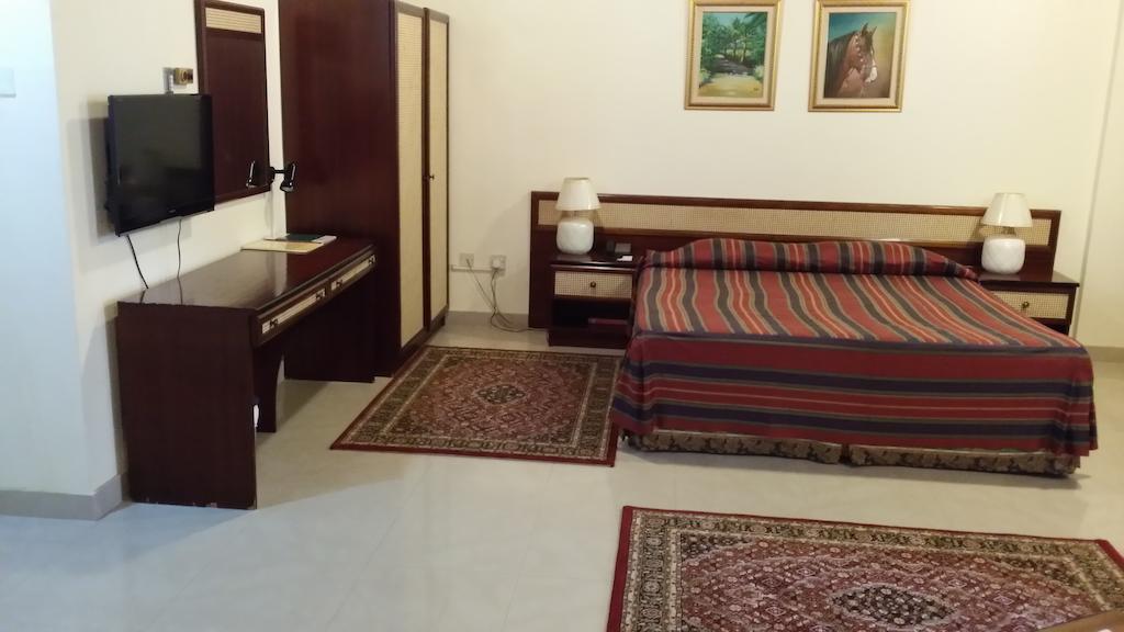 Atlas Hotel Манама Экстерьер фото
