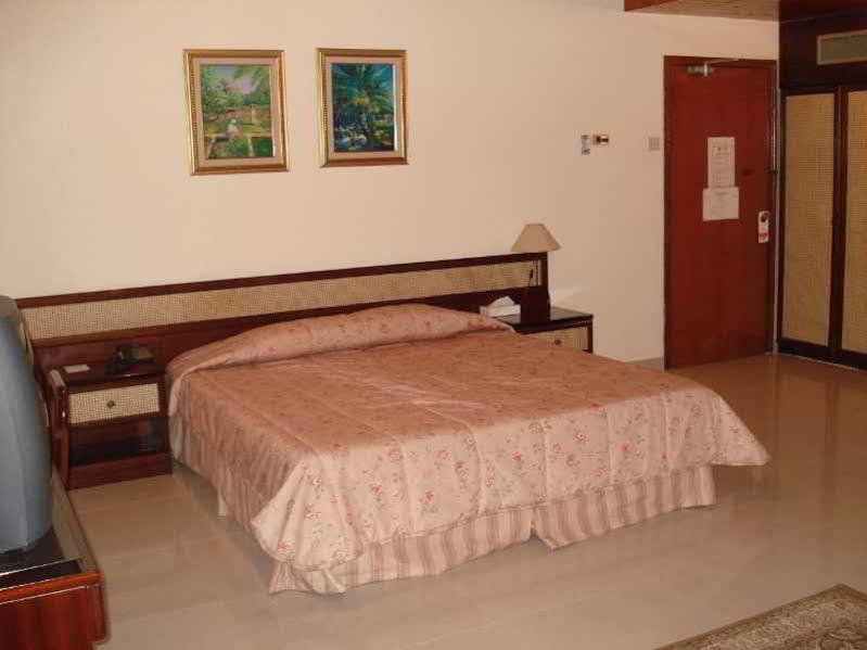 Atlas Hotel Манама Экстерьер фото